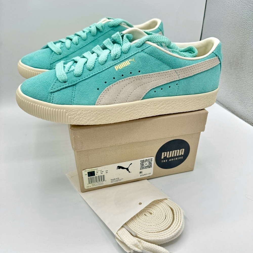 NWT Puma Suede VTG Textured Leather Sneakers , extra laces , mint green ivory